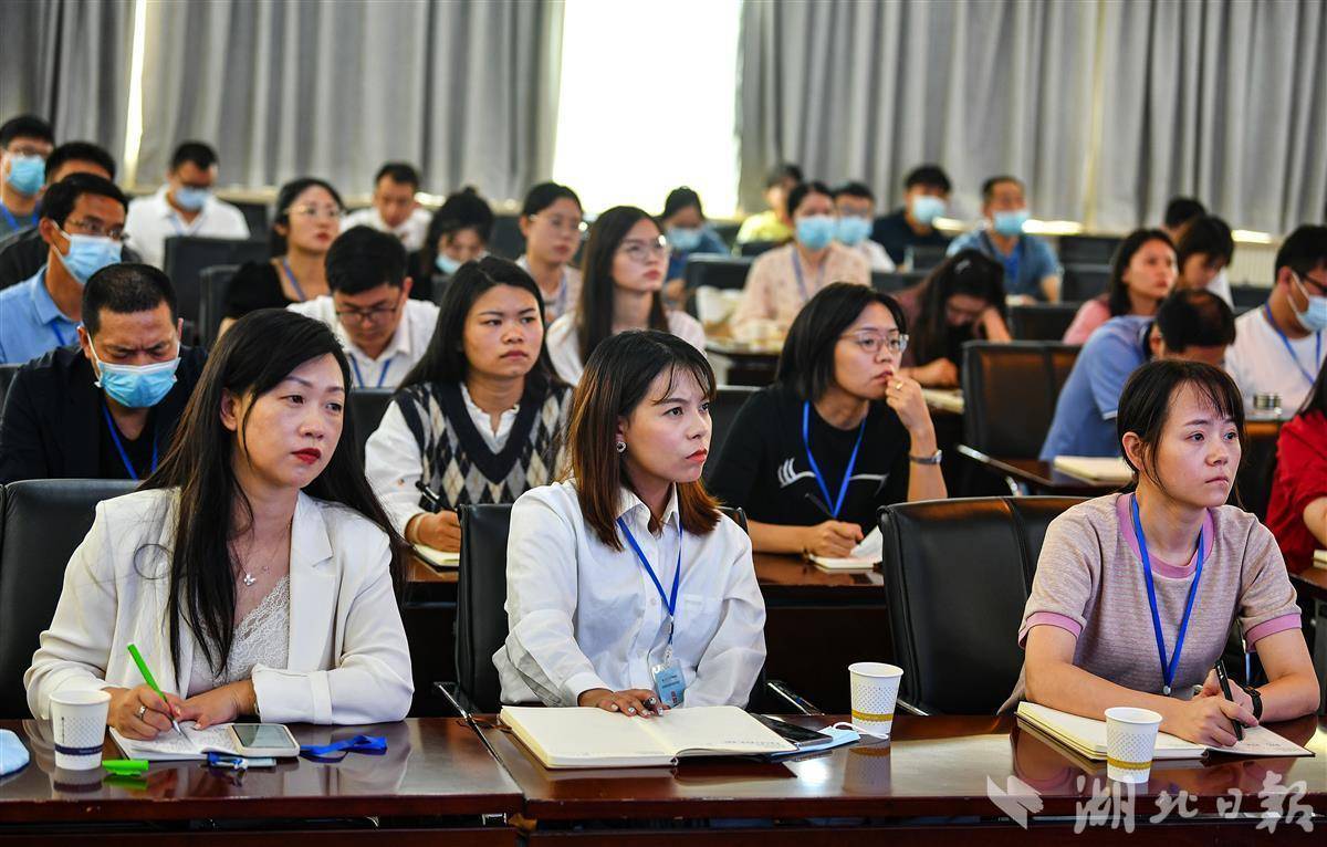 湖北日報傳媒集團要聞中心主任_湖北日報傳媒集團領(lǐng)導(dǎo)班子成員_湖北日報傳媒集團領(lǐng)導(dǎo)